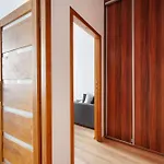 Lägenhet Spacious By Bookinghost *