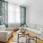 Spacious By Bookinghost Lägenhet *