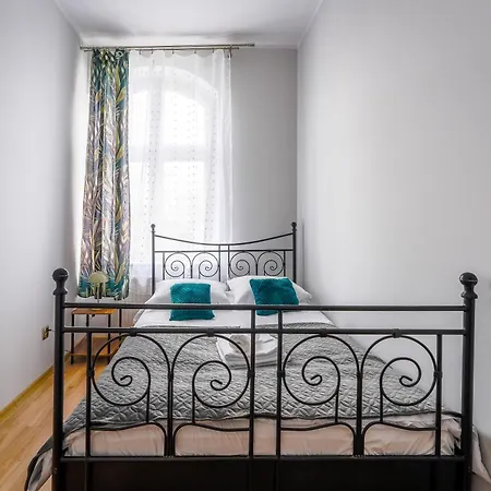 Apartment Spacious By Bookinghost *