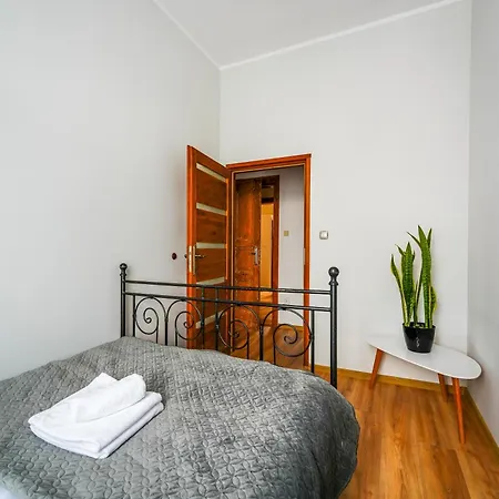 Spacious By Bookinghost Apartment *