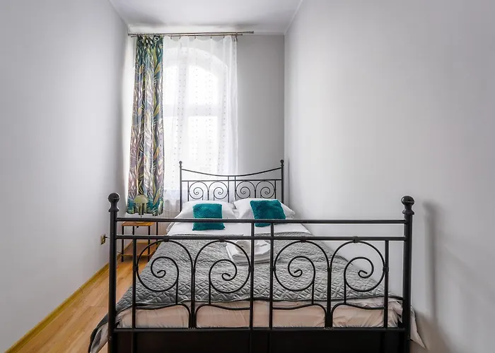 Apartment Spacious By Bookinghost *