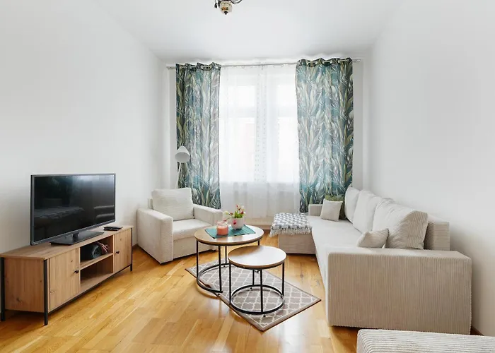 Spacious By Bookinghost *