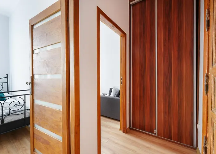 Apartment Spacious By Bookinghost *