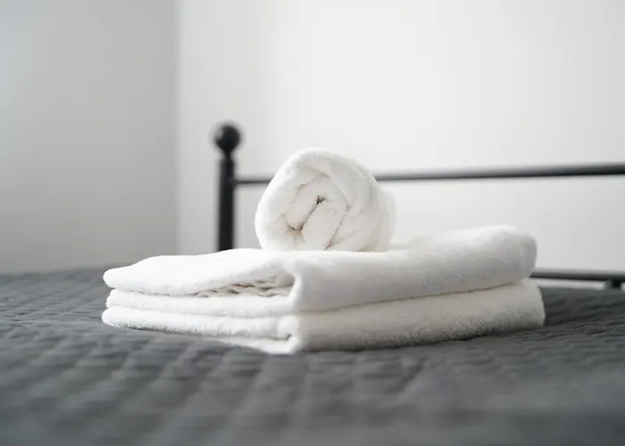 Spacious By Bookinghost *