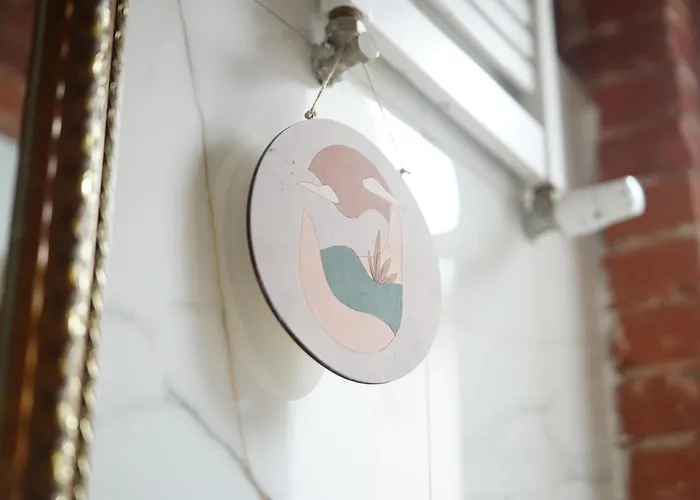 Spacious By Bookinghost *